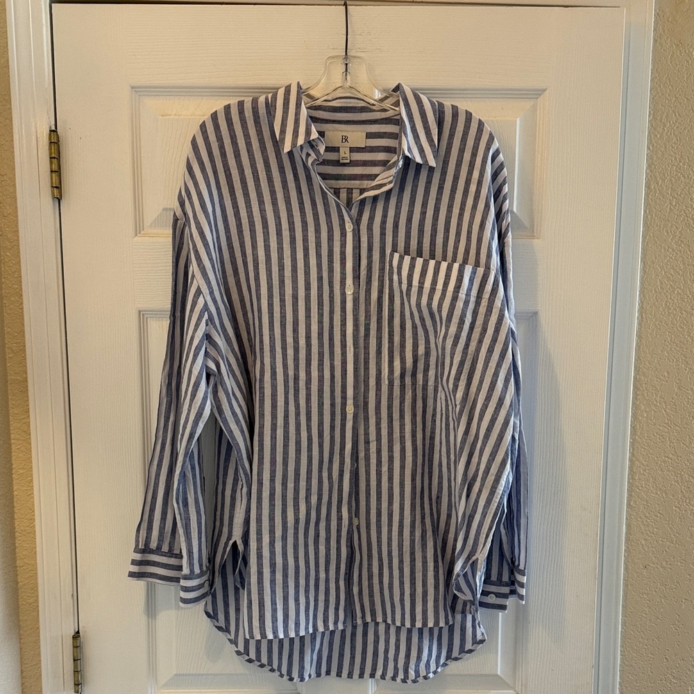 Banana Republic Blue and White %100 Linen Stripe Button-Down Shirt